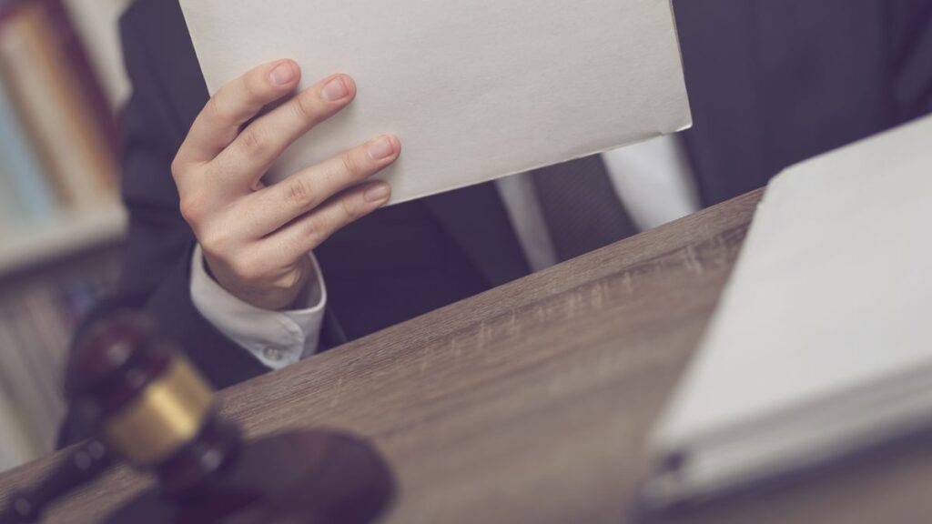 Vous voulez poursuivre un client pour des frais non rémunérés? Qui peut se retourner