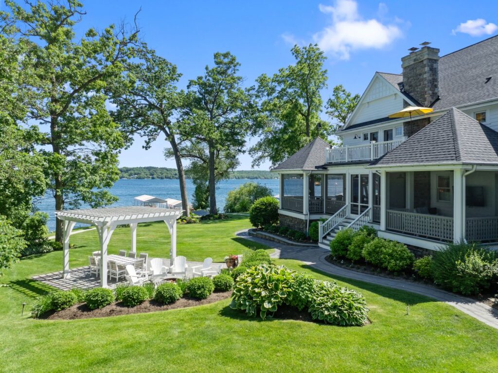 5 magnifiques maisons de lac à vendre aux États-Unis
