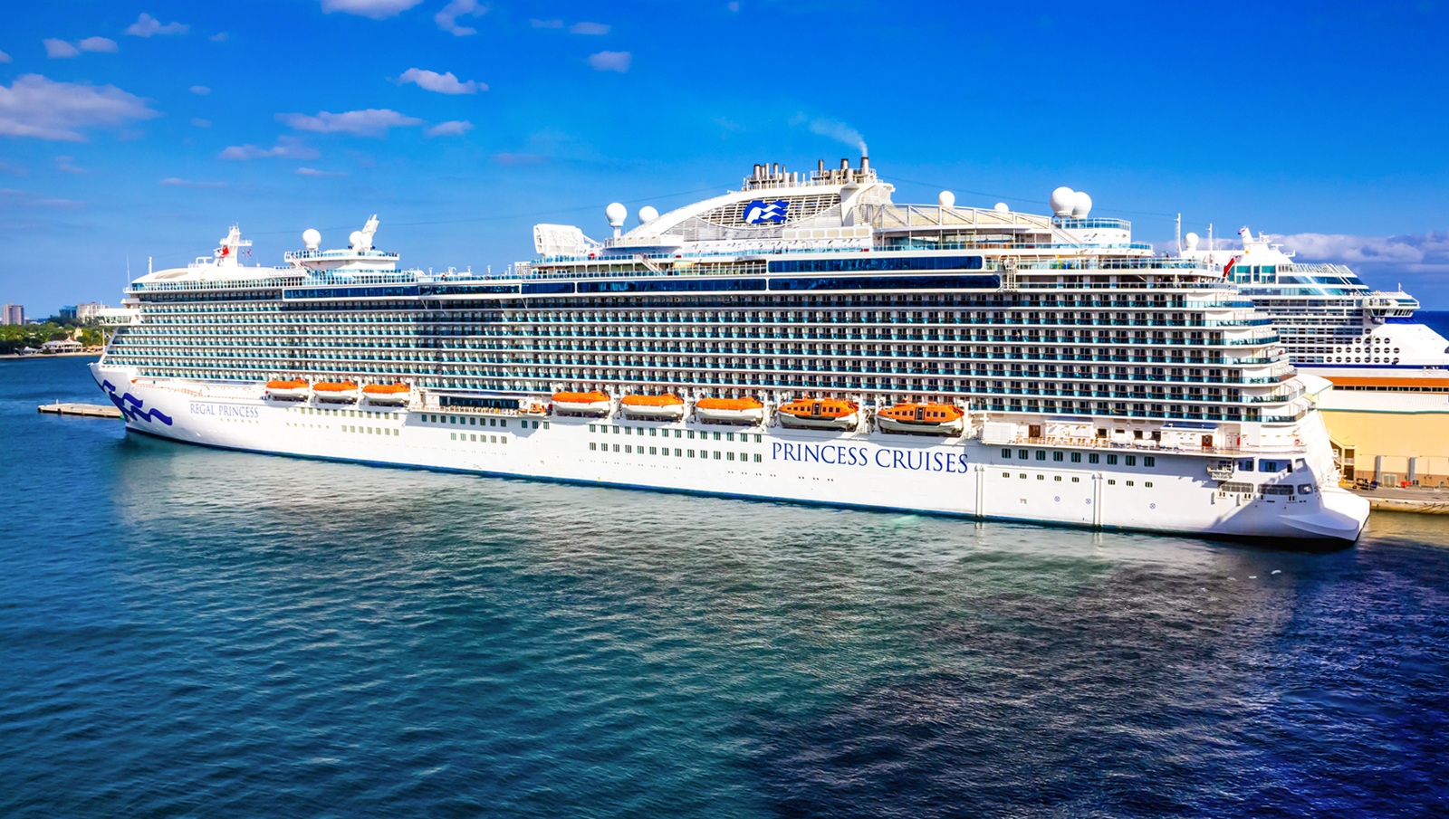 FORT LAUDERDALE - 1er décembre 2019: le navire de croisière Regal Princess a accroché auport Port Everglades à Fort Lauderdale, Floride