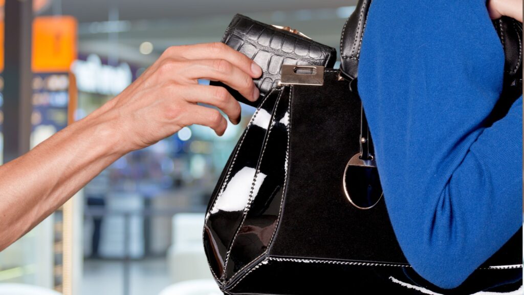 La stratégie de vente au détail crée un paradis pour les pickpockets dans les supermarchés