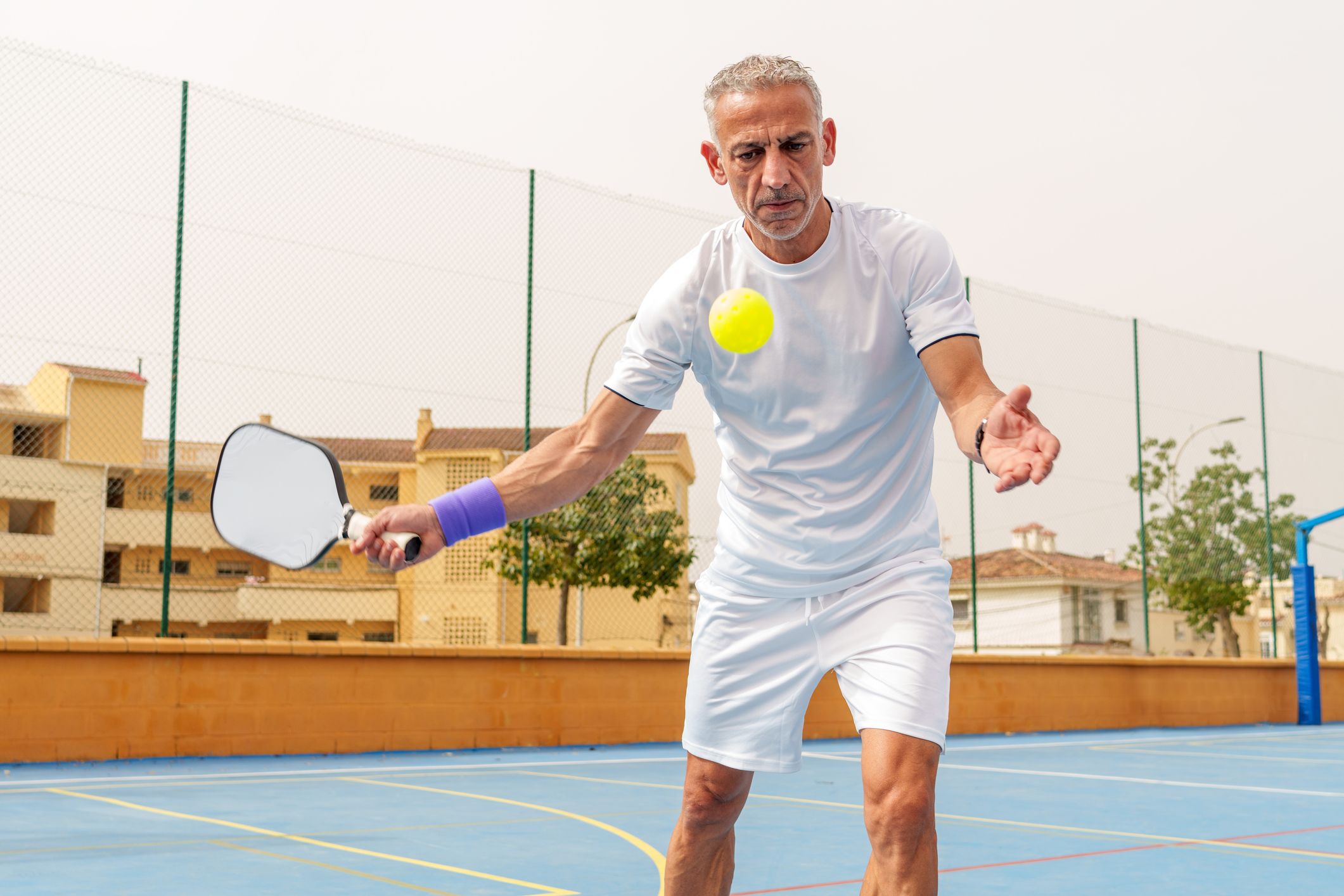 Les blessures aux yeux au pickleball sont en augmentation, voici comment rester en sécurité.