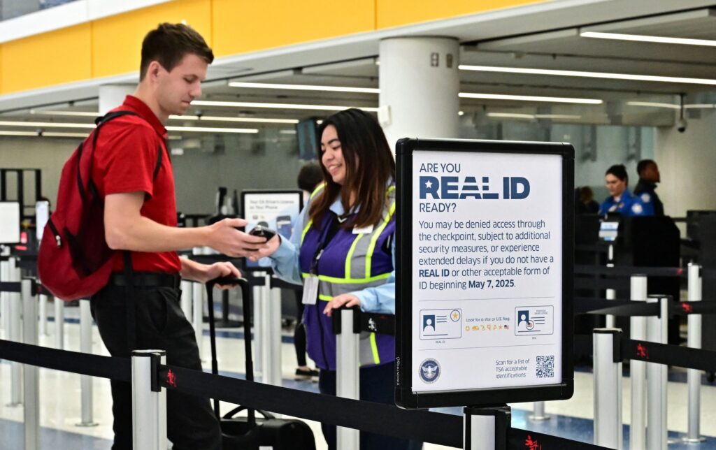 De nouveaux frais TSA arrivent pour les voyageurs sans véritable pièce d'identité