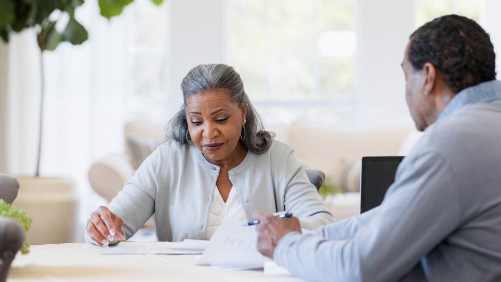 Comment les conseillers financiers peuvent aider au mieux les femmes veuves et divorcées