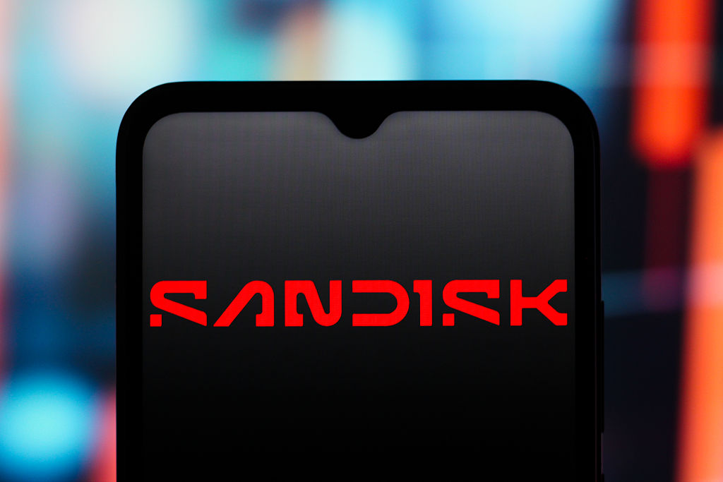 Sur cette illustration photo, le logo Sandisk Corporation (San Disk) est affiché sur l'écran d'un smartphone.