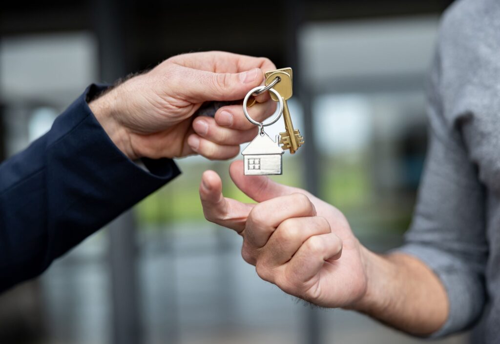 Pourquoi votre assurance habitation pourrait ne pas vous protéger si quelqu'un d'autre y habite