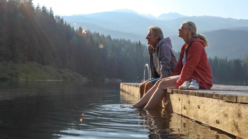 Nous avons pris notre retraite à 62 ans avec 6,1 millions de dollars. Ma femme veut faire des dons importants, mais je veux voyager et acheter une maison au bord du lac.