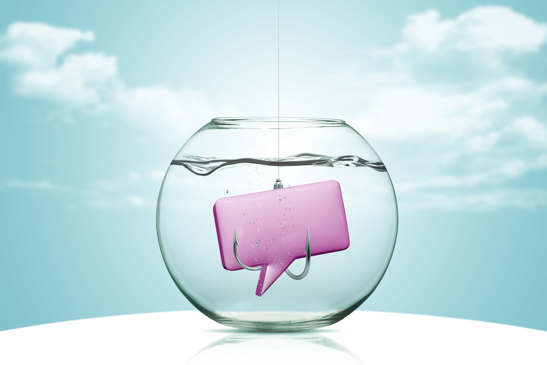 une bulle de message animée dans un bocal à poissons avec des crochets attachés