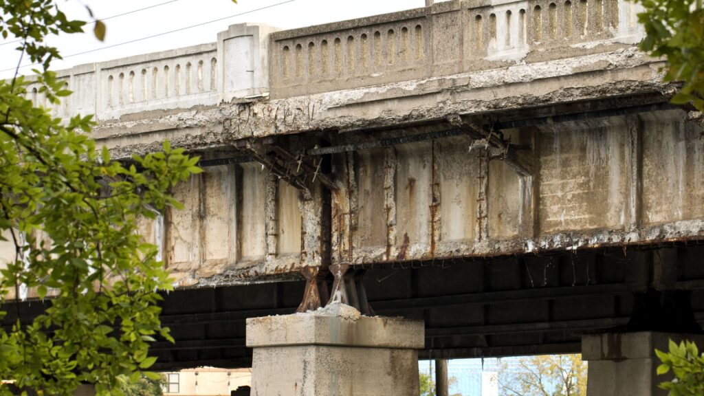 Pourquoi vos impôts n’entretiennent-ils pas notre infrastructure ?