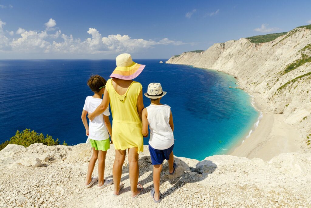 Ma fille participe à notre croisière tous frais payés, mais mon fils est trop occupé. Dois-je plutôt lui envoyer un chèque ?