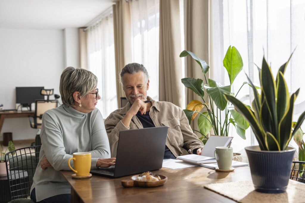 Nous venons de prendre notre retraite à 67 ans avec 4,1 millions de dollars. Mon mari insiste pour conserver la moitié de notre portefeuille en actions. Je dis que ça n'en vaut pas la peine. Qui a raison ?