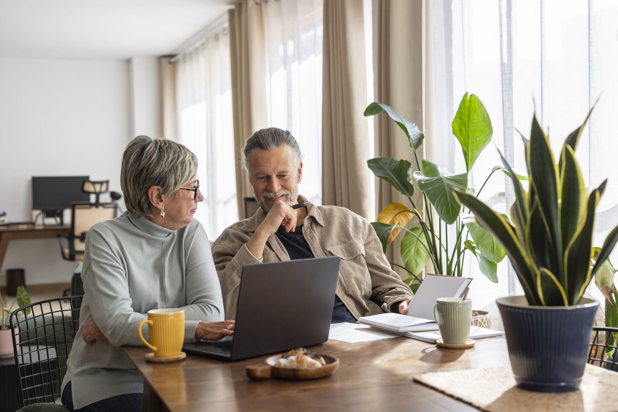 Nous venons de prendre notre retraite à 67 ans avec 4,1 millions de dollars. Mon mari insiste pour conserver la moitié de notre portefeuille en actions. Je dis que ça n'en vaut pas la peine. Qui a raison ?