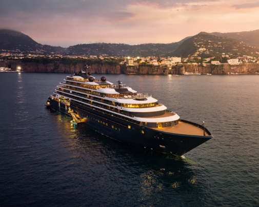 Evrima de la Ritz-Carlton Yacht Collection.