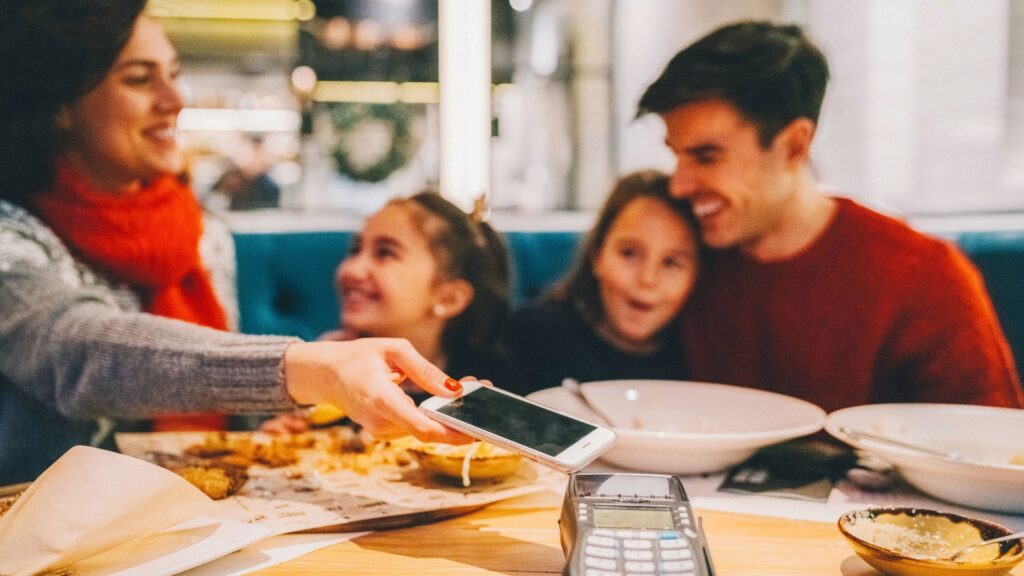 Quelles leçons financières vos enfants apprennent-ils en vous regardant ?