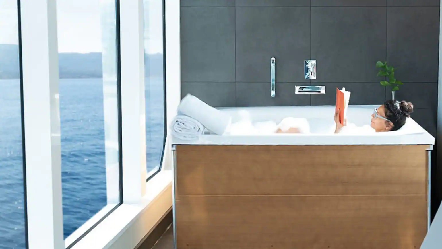 Sur Seabourn Cruises, l'ultra-luxe Ovation.
