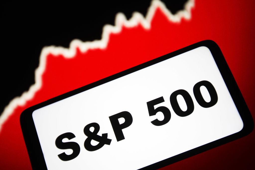 S&amp;amp;P 500 on a smartphone screen