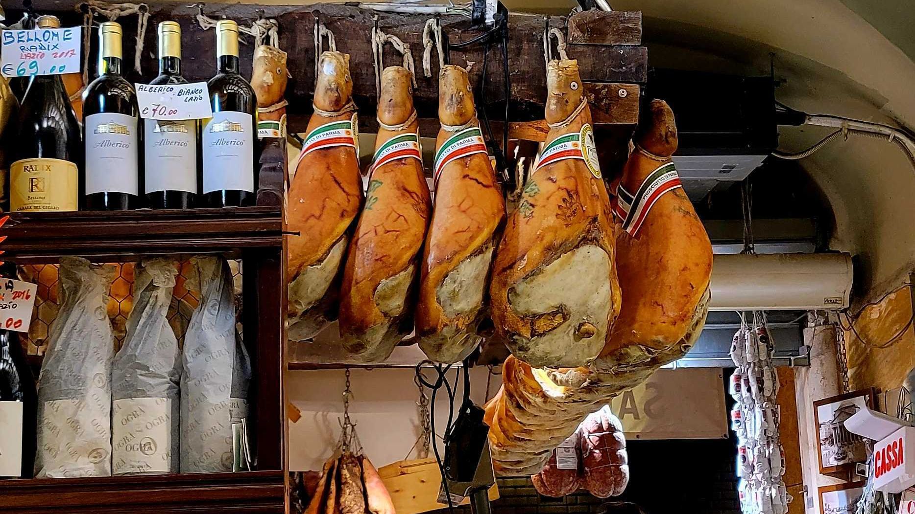 Photo de l'auteur d'un magasin de vins et d'épicerie fine à Rome.