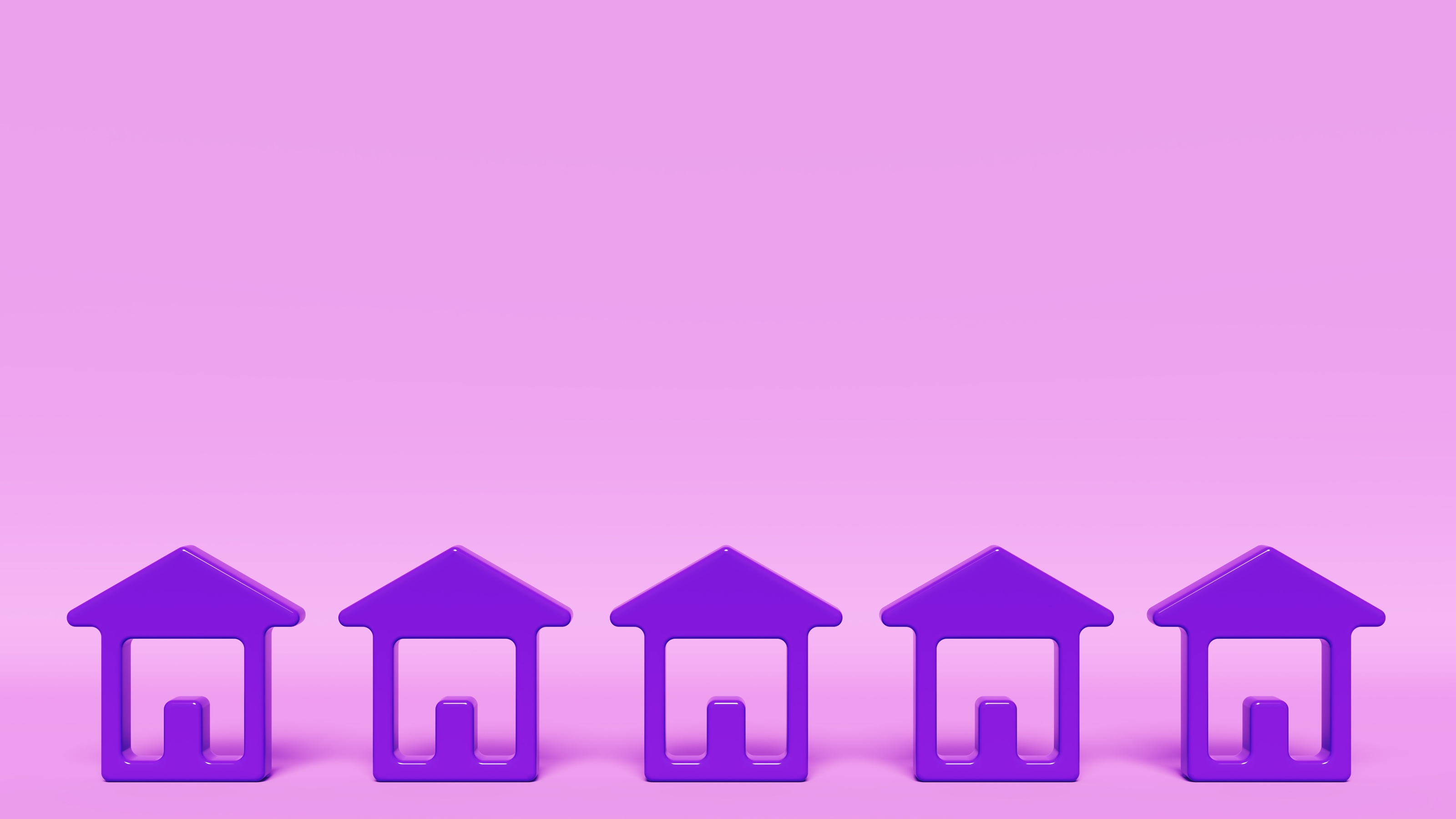 Cinq icônes de maison violettes sur fond rose.