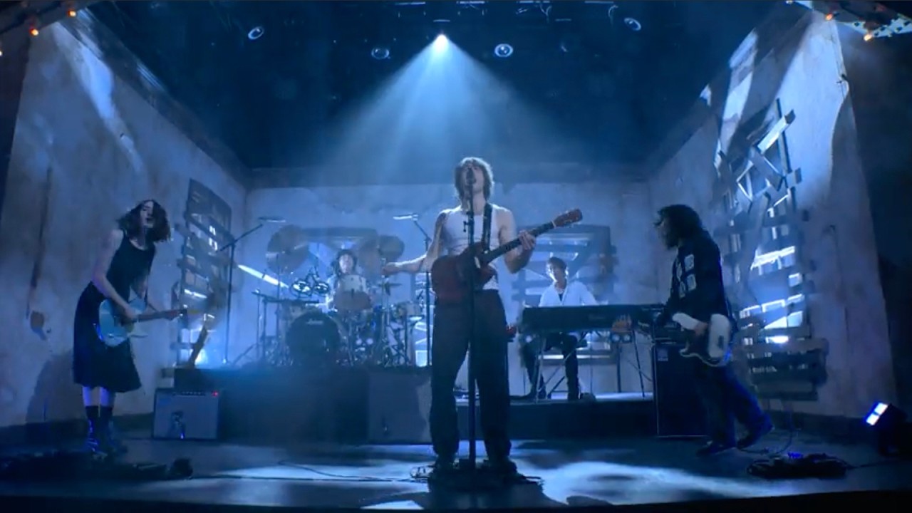 Geese - Trinidad (en direct sur SNL) - YouTube