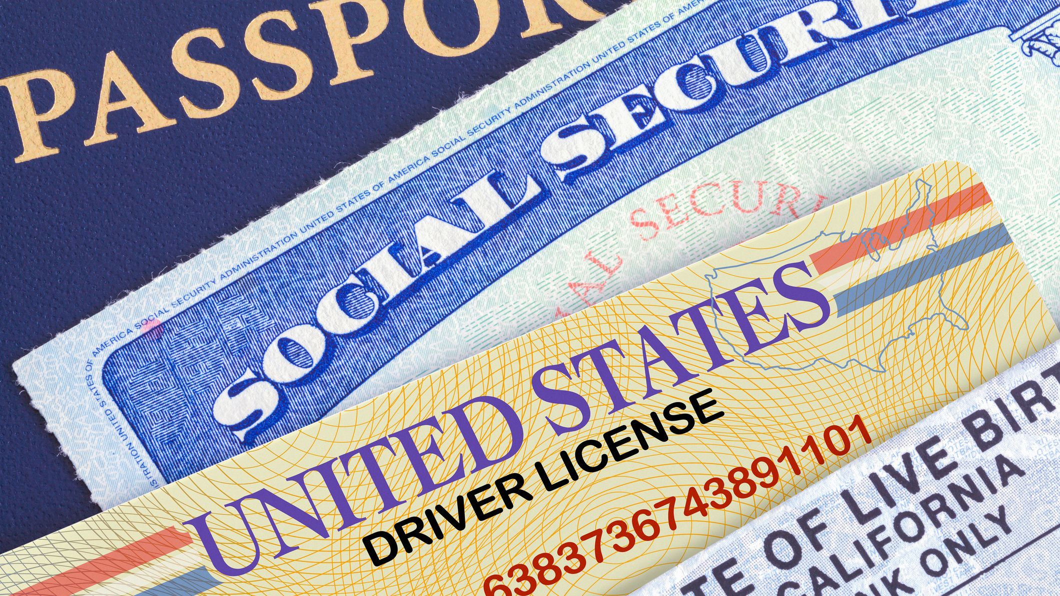Passeport américain avec carte de sécurité sociale, permis de conduire et acte de naissance.