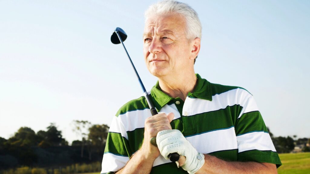 Devriez-vous travailler à la retraite ou travailler sur votre swing de golf ?