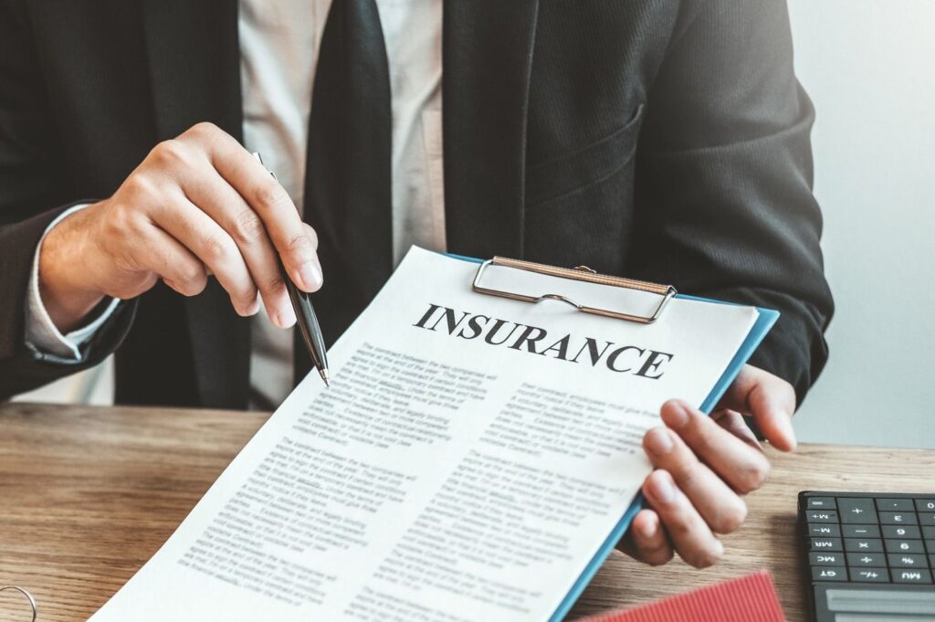 Votre Alma Mater veut vous vendre une assurance. Devriez-vous l’acheter ?