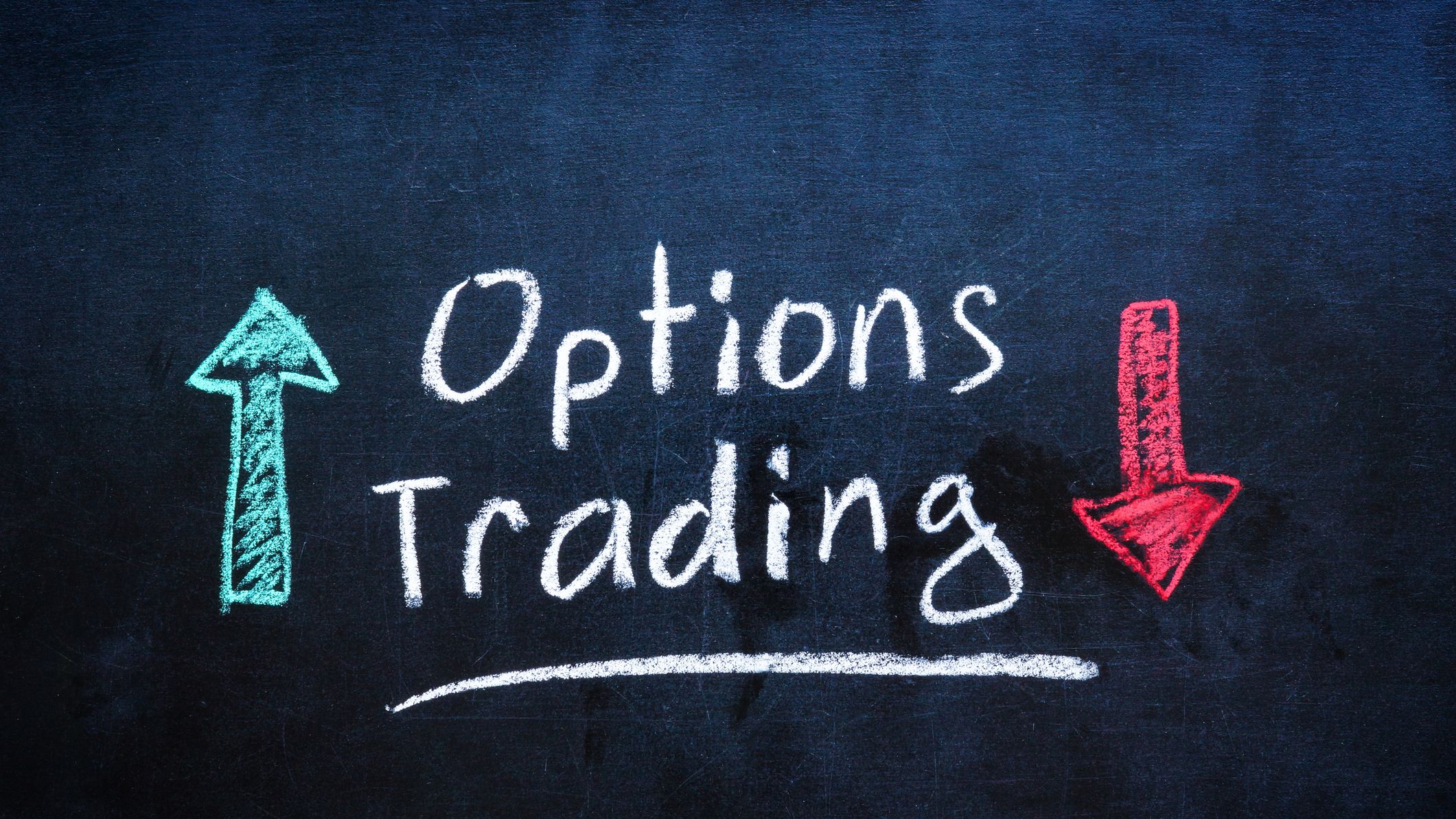 Tableau avec trading d'options écrit à la craie blanche