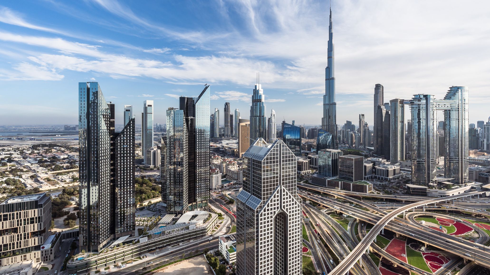Horizon ensoleillé du centre-ville de Dubaï