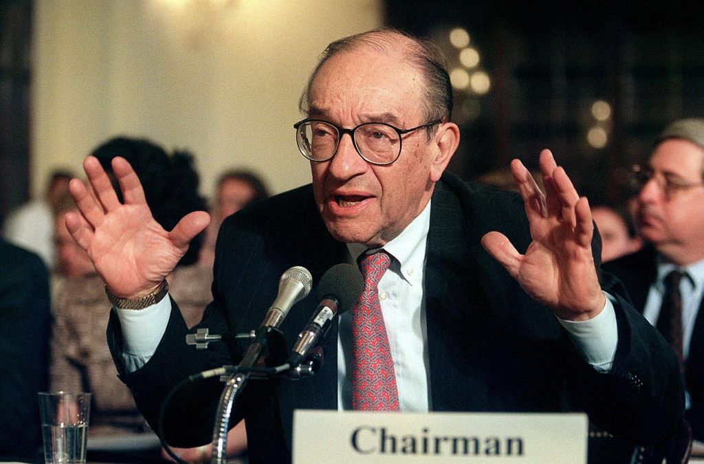 L'ancien président de la Fed, Alan Greenspan, témoigne devant le Comité économique conjoint du Congrès américain en juin 1999.