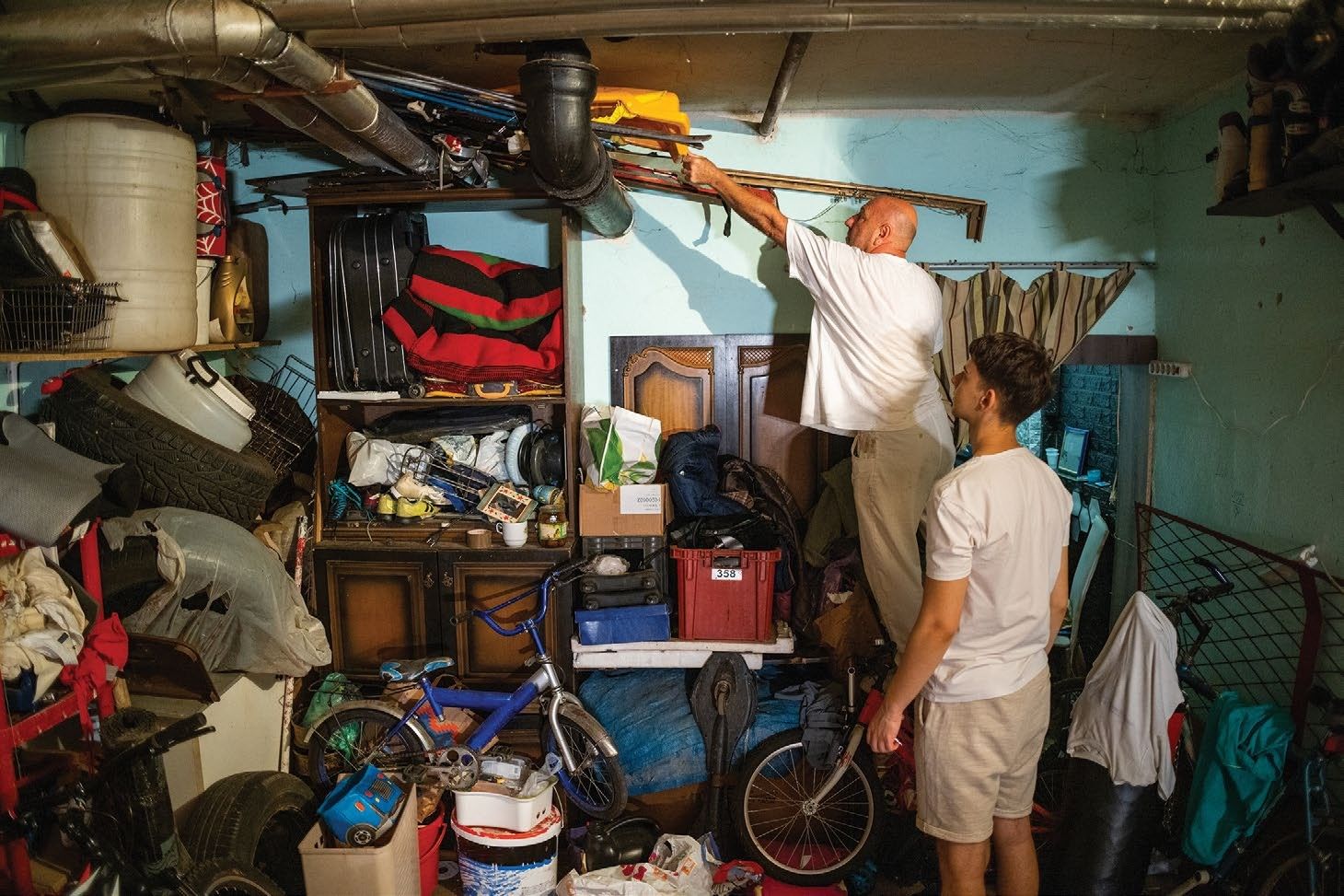 KPF575.declutter.garageGetty1523223157