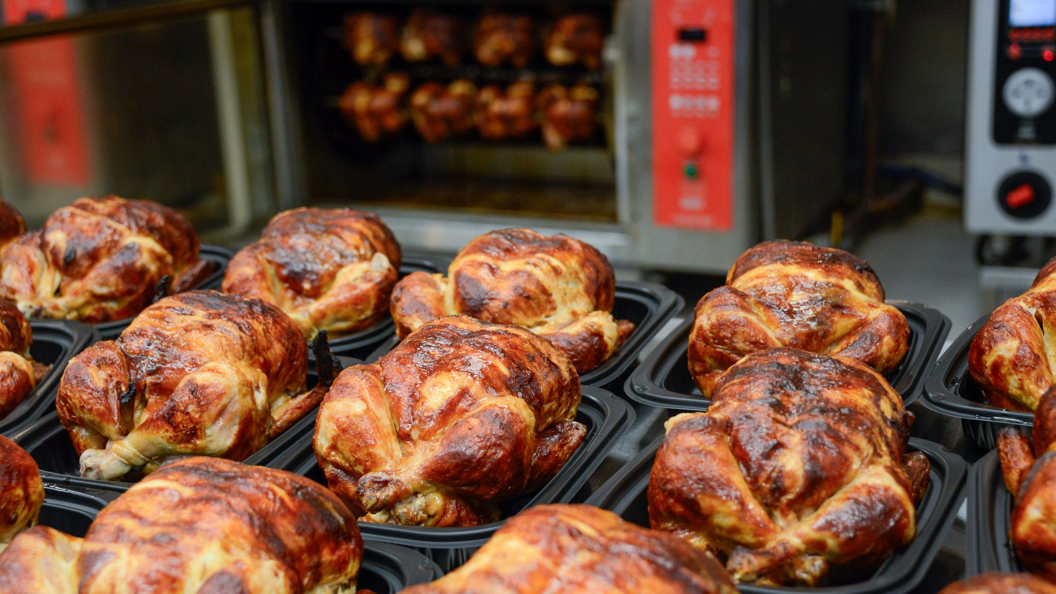 Poulets rôtis à vendre dans un supermarché local