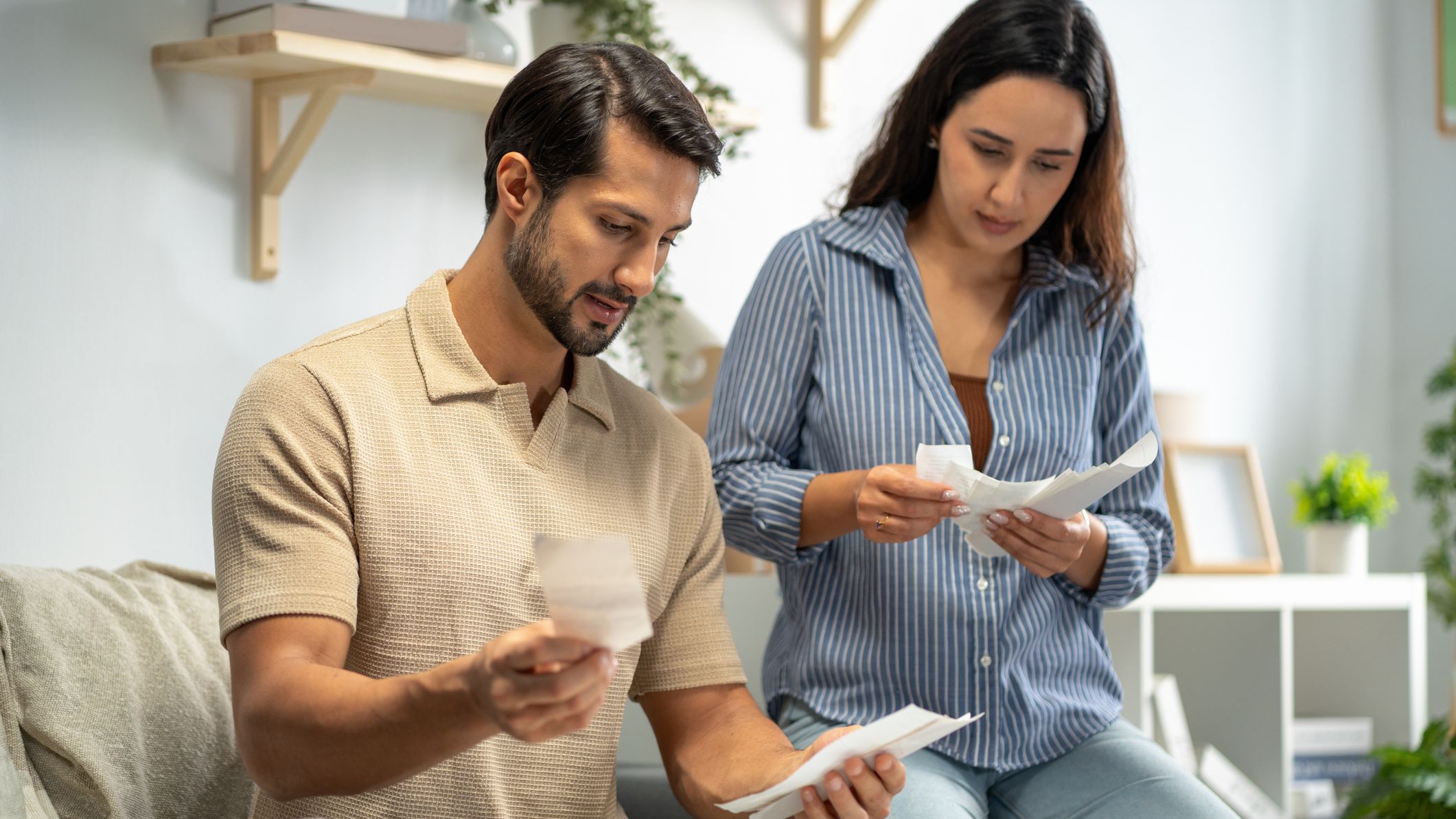 Un couple dépasse son budget familial