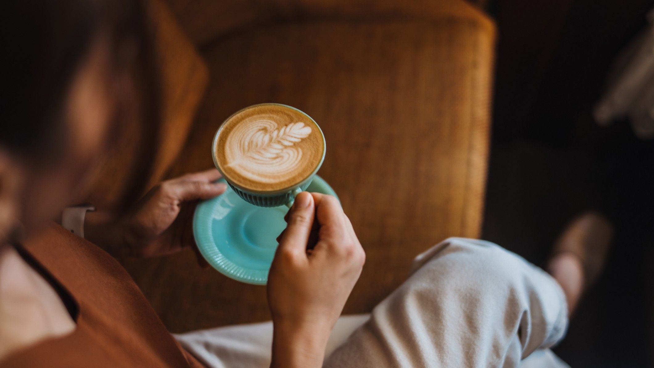 Comment repérer le café frais et arrêter de payer trop cher pour les grains rassis
