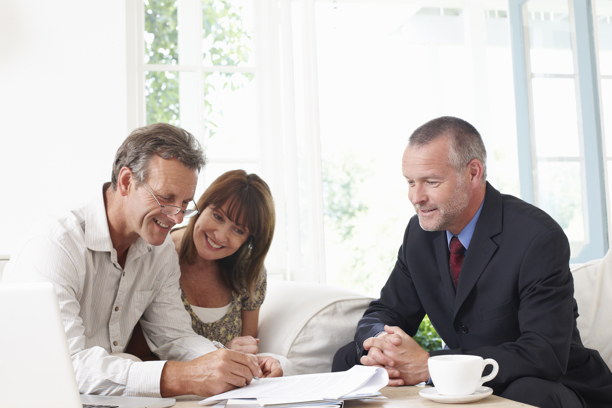 Couple avec un conseiller financier