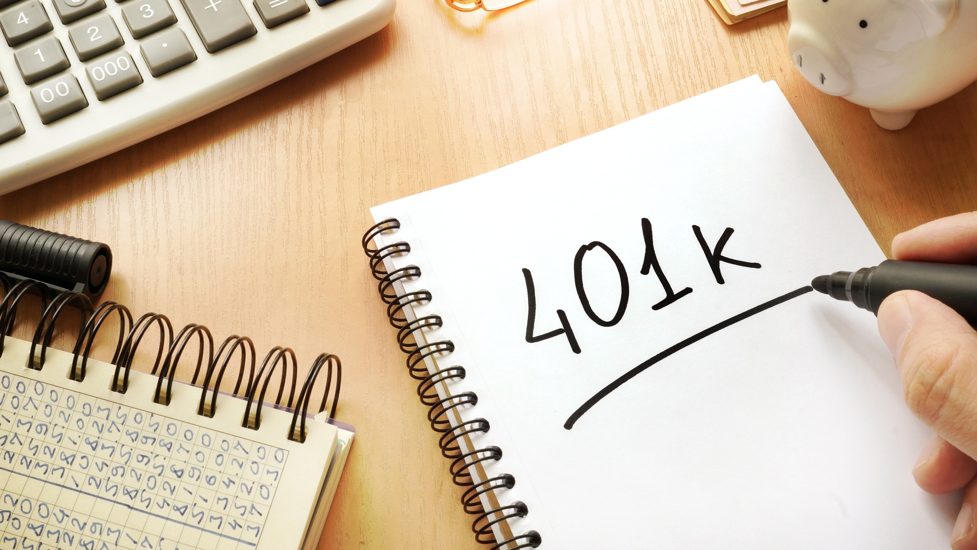 401k écrit sur la page blanche d'un cahier à spirale.
