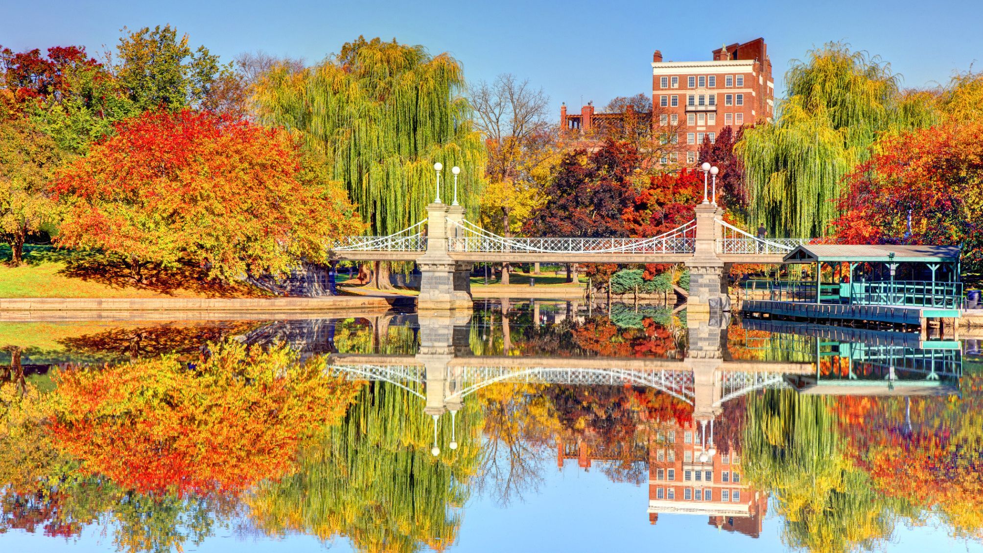 Le Boston Public Garden est un grand parc situé au cœur de Boston, dans le Massachusetts, à côté du Boston Common.