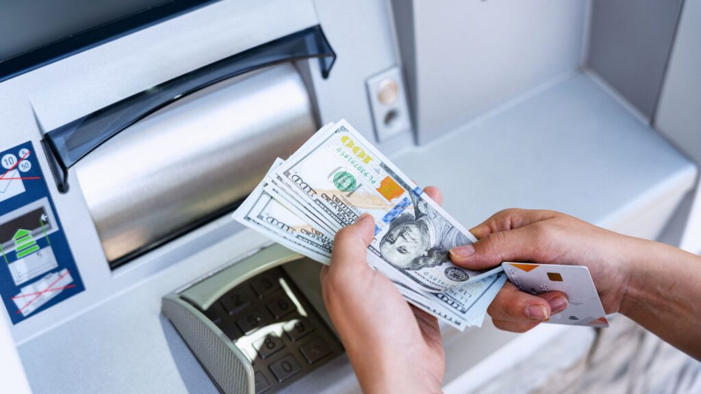 Visa et Mastercard acceptent un règlement de 167,5 millions de dollars sur les frais de guichet automatique : êtes-vous admissible ?