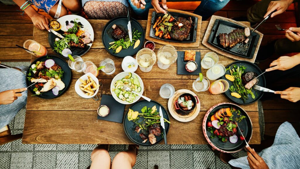 Arrêtez de payer trop cher en vacances : les secrets d'initiés pour bien manger sans vous faire arnaquer