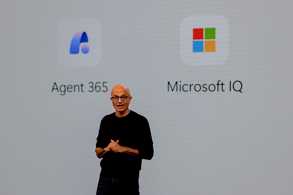 Satya Nadella, PDG de Microsoft, s'exprime lors d'un événement Windows le 7 octobre 2026 aux Dogpatch Studios à San Francisco, en Californie.