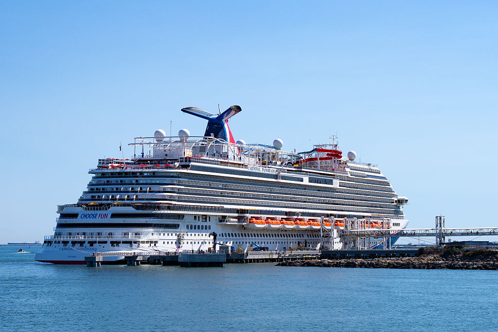 Vues générales du navire de croisière Carnival Panorama à Long Beach, en Californie.